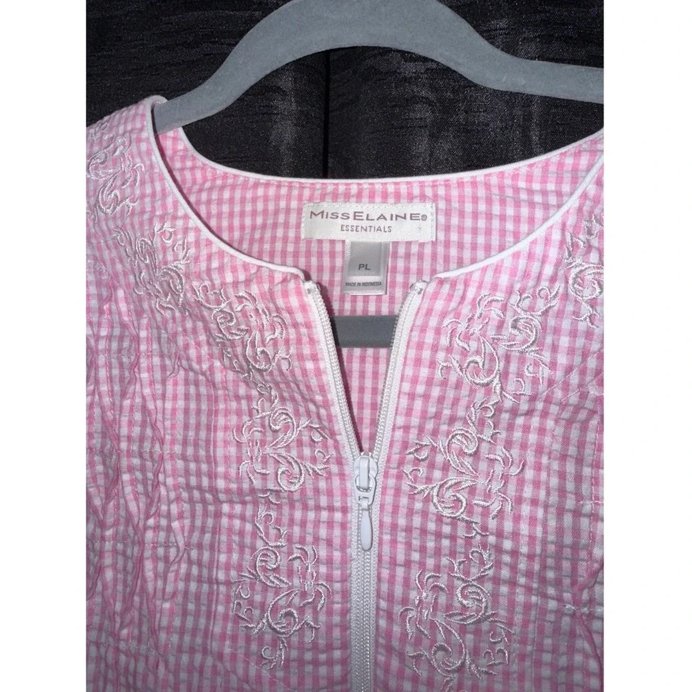 New W/O tags Miss Elaine Essentials Pink Gingham Zip Robe Housecoat Embroidered